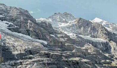 Alp Dağları’nda çığ felaketi: 5 kayakçı can verdi