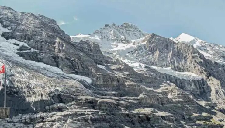 Alp Dağları’nda çığ felaketi: 5 kayakçı can verdi