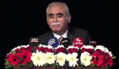 Anayasa Mahkemesi Başkanı Kadir Özkaya kürsüde gözyaşlarını tutamadı: ‘Ben bu lafa geldiğinde korkuyorum…’