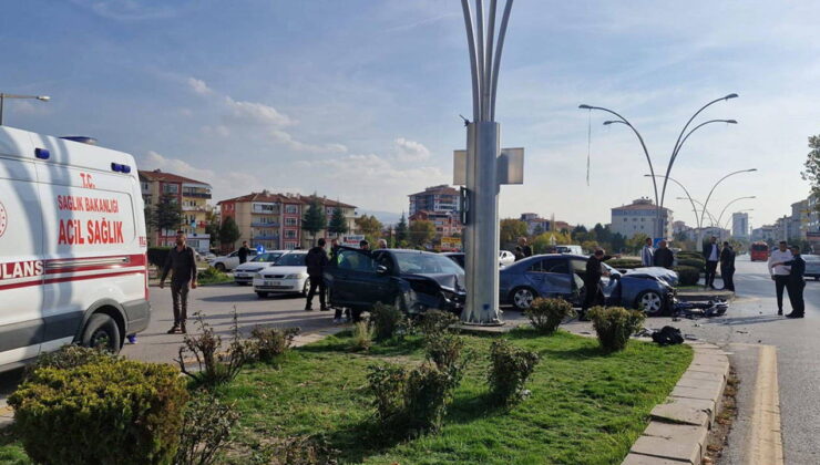 Ankara’da iki otomobil çarpıştı: 6 kişi yaralandı