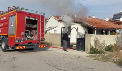 Annesinin evini ateşe verip kaçtı