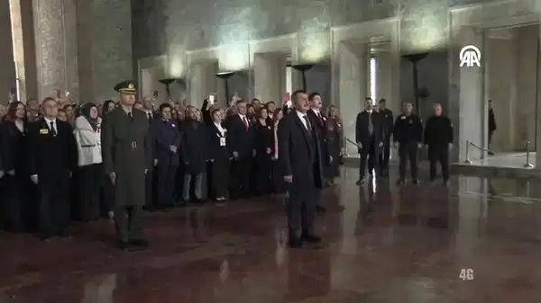 Ata’nın huzuruna çıktılar: Bakan Tekin ve 81 ilden gelen öğretmenler Anıtkabir’de