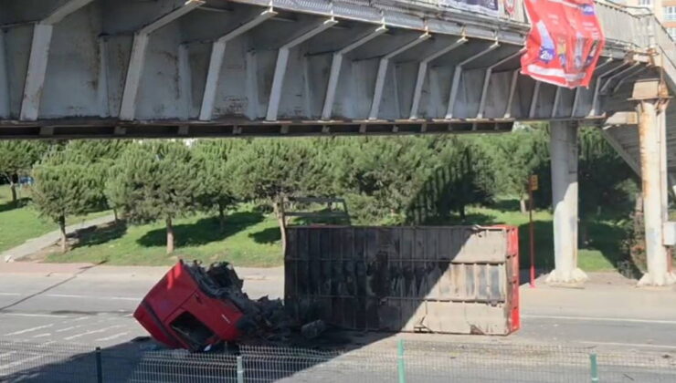 Avcılar’da iş makinesi taşıyan TIR üst geçide çarptı: Cadde trafiğe kapatıldı!