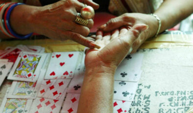 Avustralya’da falcı, 46 milyon dolarlık dolandırıcılık iddiasıyla gözaltına alındı