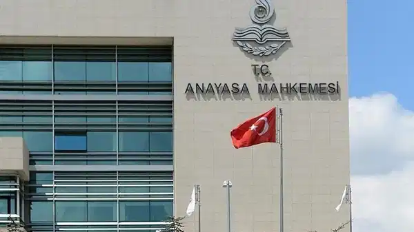 AYM üyesinden HSK üyeliği seçimi için karşı oy: ‘Mozaikleşmiş anayasa ihlali’ uyarısı, ‘etiket mühendisliği’ eleştirisi!