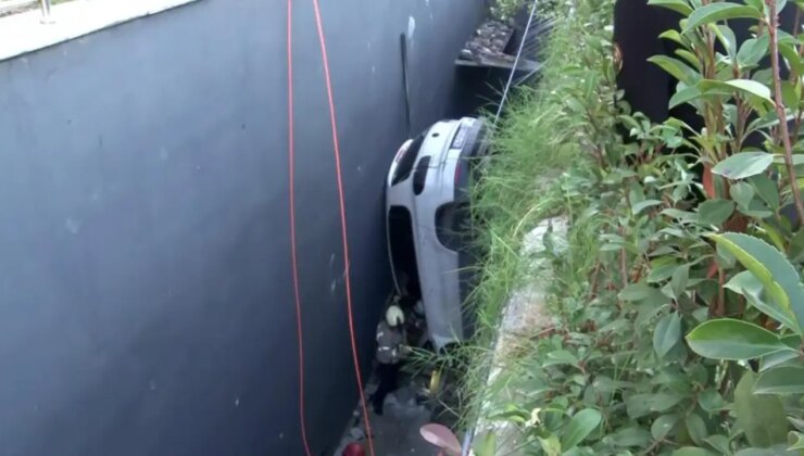 Bahçelievler’de otomobil araçlara çarpıp boşluğa düştü