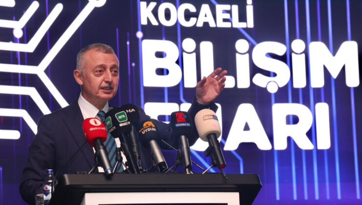 Başkan Tahir Büyükakın’dan Kocaeli Bilişim Fuarı’nda gençlere çağrı