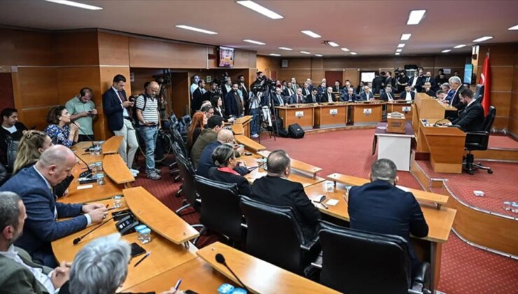 Bayrampaşa’da yeni yönetimin ilk icraatı: Seçilmiş başkanı takipten çıkardılar!