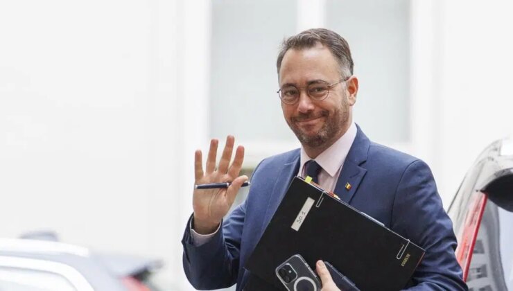 Belçikalı bakanın uçağı peş peşe arızalandı: Acil iniş yaptı