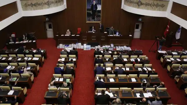 Belediye meclisinde gerginlik: AKP’li başkanvekili yurttaşlar için ‘tipi bozuk’ dedi