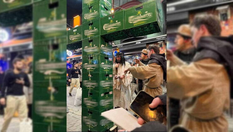 Bira kasalarıyla haç işareti yapan 3 genç gözaltına alındı