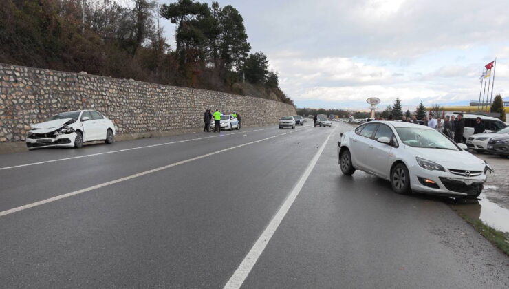 Bolu’da üç otomobil birbirine girdi… Yaralılar var!