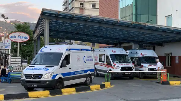 Bursa’da 23 öğrenci mide bulantısı ve karın ağrısı şikayetiyle hastaneye kaldırıldı