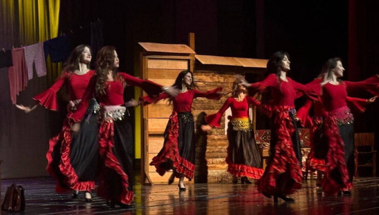 Bursa’da ‘Deli Ayten’ adlı tiyatro oyunu sahnelendi