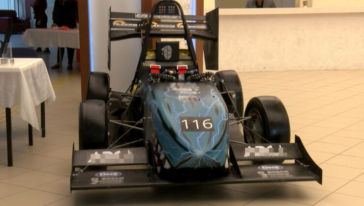 Bursa’da üniversiteli gençlerden hız rekoru: 100 Km’ye 3,6 saniyede