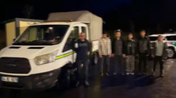 Çanakkale’de ‘göçmen kaçakçılığı’ operasyonu: 6 insan kaçakçısı ve 56 kaçak göçmen yakalandı