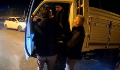 ‘Canım sıkkın’ diyen kamyonet şoförü, motosikletliyi darbetti