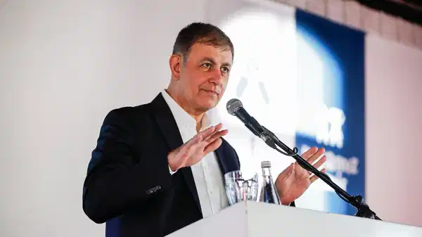 Cemil Tugay’dan TCDD’ye İZBAN çıkışı: ‘Ray kirasını kaldırın, 90 dakika hemen gelsin’