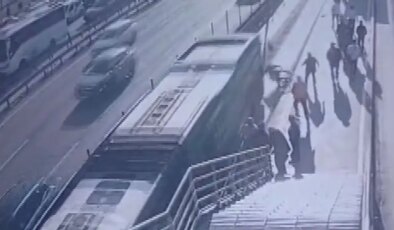 Cevizlibağ’da metrobüsün çarptığı engelli yolcu yaşamını yitirdi!