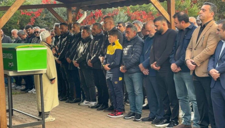 Cezavindeki odasında ölü bulunan Fatih Özer, Kocaeli’de toprağa verildi