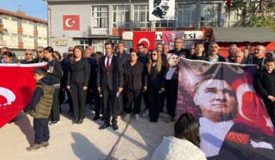 CHP, 10 Kasım’da okullarda anma töreni düzenledi: ’10 Kasım’ı tatille gölgeleyemezsiniz’