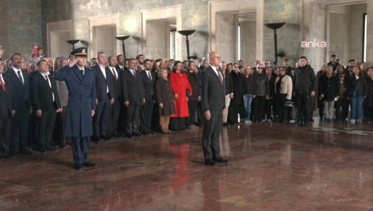 CHP Ankara İl Başkanlığı, Anıtkabir’i ziyaret etti