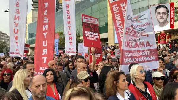 CHP İstanbul İl Örgütü’nden TRT yürüyüşü: Akmerkez önünde yoğun polis güvenliği!