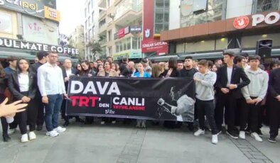 CHP İzmir Gençlik Kolları’ndan, ‘TRT’ eylemi: ‘Duruşmalar, canlı yayınlansın’