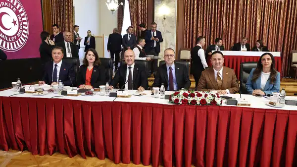 CHP’den Komisyon’a ‘İmralı’ sorusu: ‘AKP Grubu’nun da böyle bir talebi var mı, yok mu?’