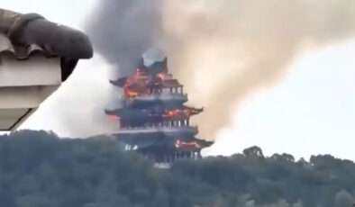 Çin’de 1500 yıllık tapınakta yangın çıktı