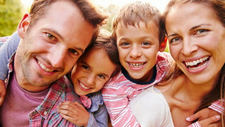 Çocuk psikologları açıkladı: Mutlu bir evde büyümenin çocuklarda 6 belirtisi