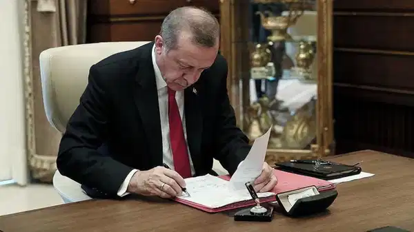 Cumhurbaşkanı Erdoğan imzaladı: Atama ve görevden alma kararları Resmi Gazete’de!