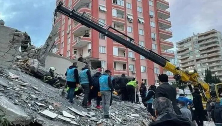 Depremde 56 kişiye mezar olan Zeray Apartmanı davasında 11 sanığa ‘bilinçli taksir’den ceza istemi
