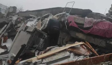 Depremde yıkılan Uğur Apartmanı davasında sanıktan pişkin savunma: ‘Binanın projesini çizmiş olabilirim, ancak binayı hatırlamıyorum’