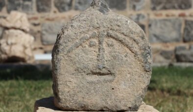 Diyarbakır’da ‘Emojili asker mezar taşı’ sergilenmeye başlandı