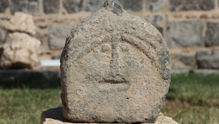 Diyarbakır’da ‘Emojili asker mezar taşı’ sergilenmeye başlandı