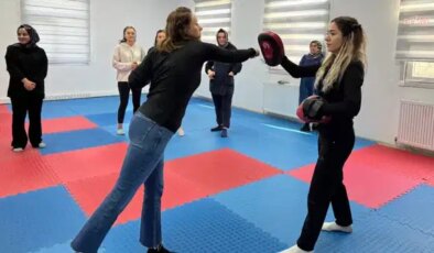 Diyarbakır’da kadınların kendilerini savunma yeteneklerini geliştirmesi amacıyla ‘Yakın Savunma Atölyesi’ düzenledi