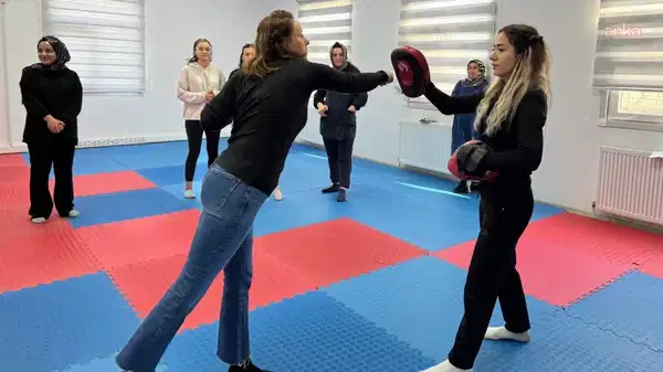 Diyarbakır’da kadınların kendilerini savunma yeteneklerini geliştirmesi amacıyla ‘Yakın Savunma Atölyesi’ düzenledi