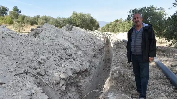 DSİ, emekli öğretmenin bahçesine 100 metrelik kanal açtı: ‘Bu eşkıyalık, başka bir şey değil!’