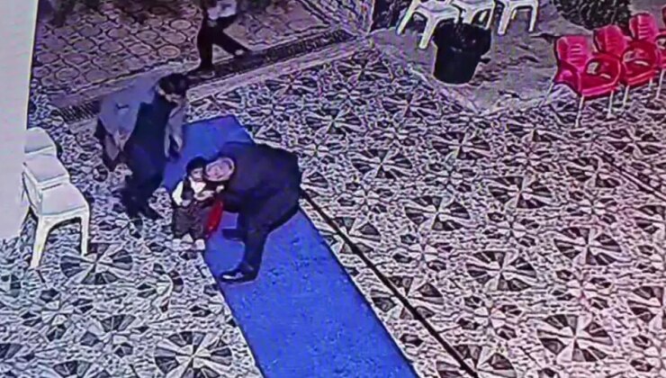 Düğünde boğazına şeker kaçan çocuk, gazetecinin “Heimlich manevrası” uygulamasıyla kurtarıldı