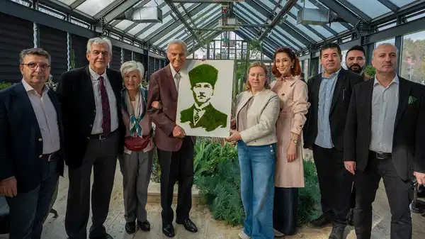 Ediz Hun 85’inci yaşını Ediz Hun Kaktüs Evi’nde kutladı