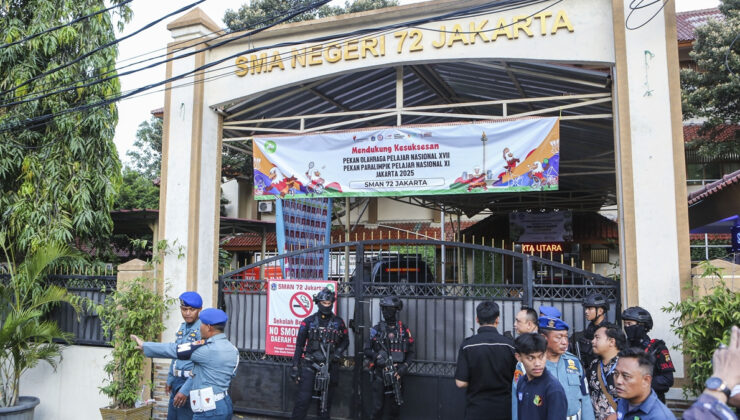 Endonezya’da camide patlama: 54 kişi yaralandı