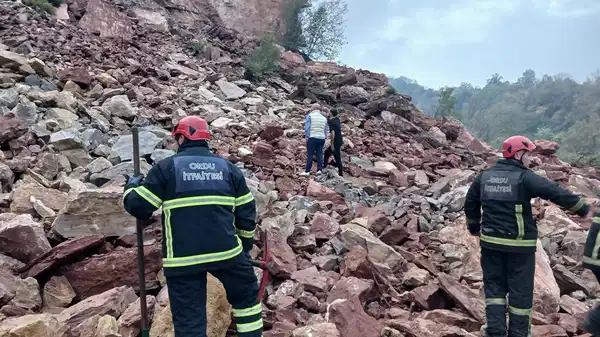 Fatsa’da taş ocağı şantiyesinde göçük: İşçiler enkaz altında