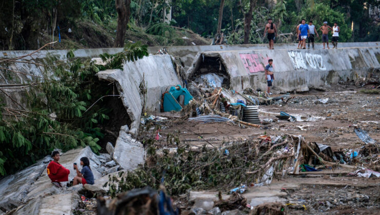 Filipinler’i vuran Kalmaegi Tayfunu’nda can kaybı artıyor
