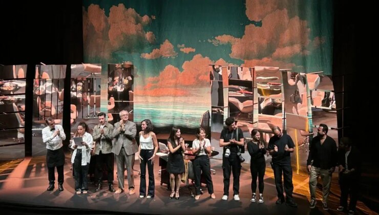 ‘Fora’ oyununun prömiyeri, 29. İstanbul Tiyatro Festivali’nde gerçekleştirildi