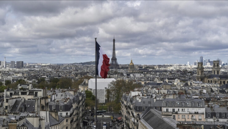 Fransa’da tartışmalı emeklilik reformu askıya alındı