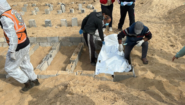 Gazze’de kimliği belirlenemeyen 30 Filistinli daha defnedildi