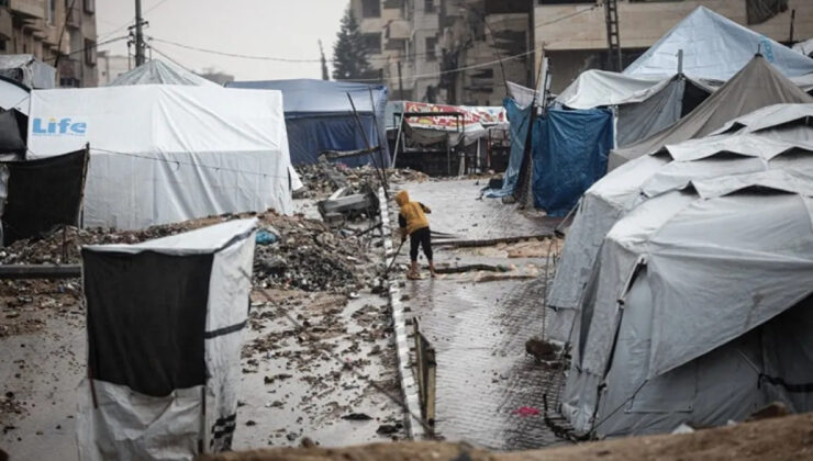 Gazze’deki Sağlık Bakanlığı, tıbbi yardım çadırlarının sular altından kaldığını açıkladı
