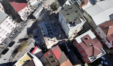 Gebze’de çöken binanın bulunduğu bölgede ‘zemin incelemesi’ yapılacak: ‘Metro inşaatı neden oldu’ iddiası