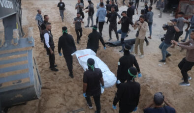 Hamas, İsrailli bir esirin cesedini daha Kızılhaç’a teslim etti